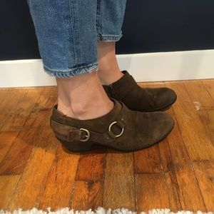 Super Cute Born Leather Ankle Buckle Booties!